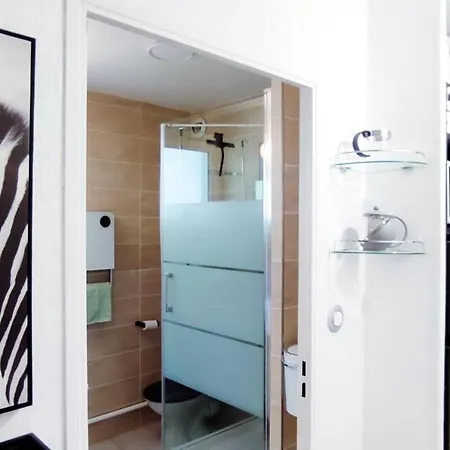 Ravas Climatise Terrasse Proche Commerces アパート