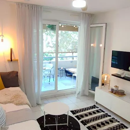 Ravas Climatise Terrasse Proche Commerces شقة